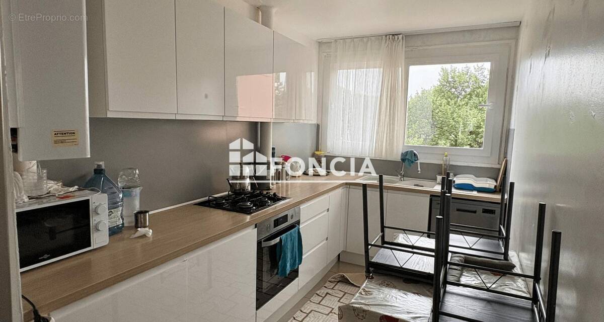 Appartement à SAINT-ETIENNE-DU-ROUVRAY