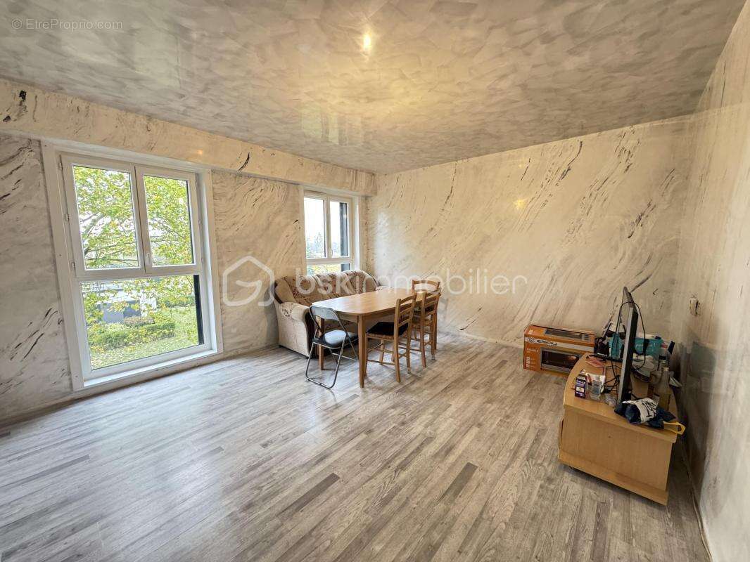 Appartement à SAINT-JEAN-DE-LA-RUELLE