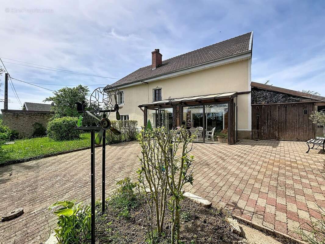 Maison à ETUZ