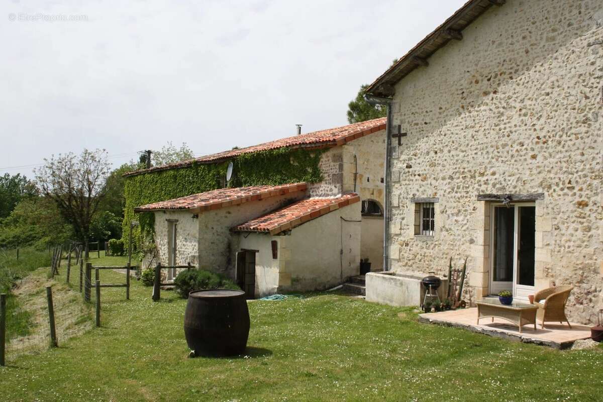 Maison à AUBETERRE-SUR-DRONNE