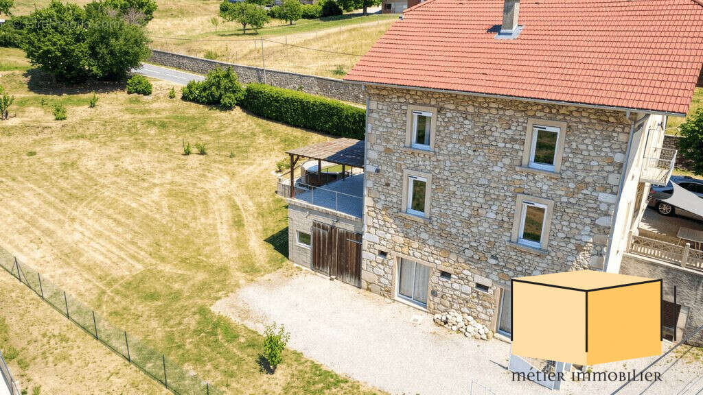 Maison à CHAMPAGNE-EN-VALROMEY
