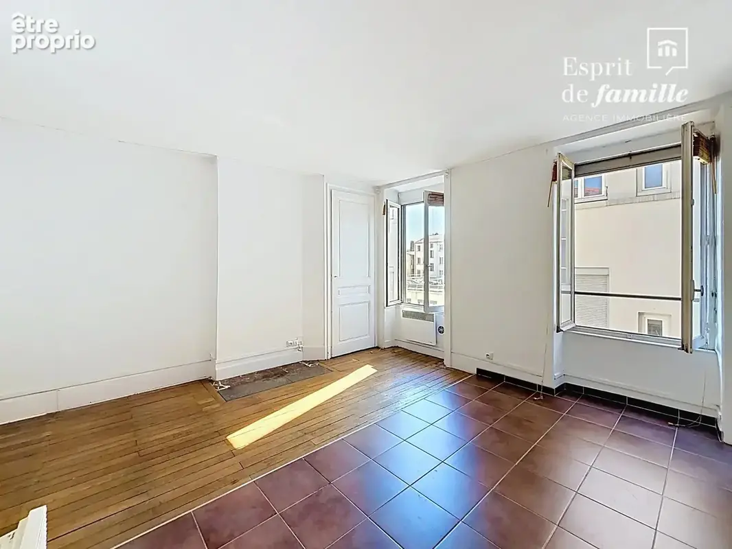 Lyon 7ᵉ – Studio de 25 m² en bon état, proche métro et commerces - photo 3