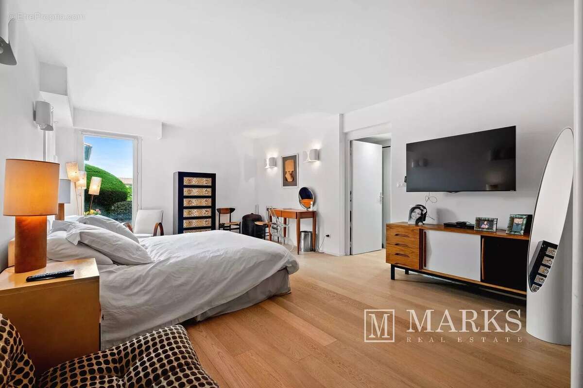Généreux appartement de 3 chambres en rez-de-jardin - photo 13