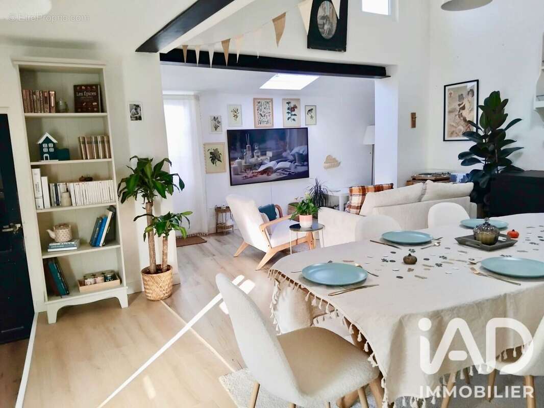 Maison 100 m² à Saintes  - photo 3