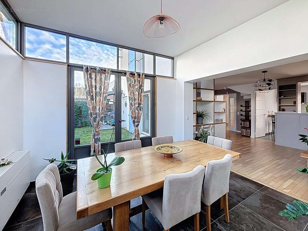 Salle à manger - Maison à LES LOGES-EN-JOSAS