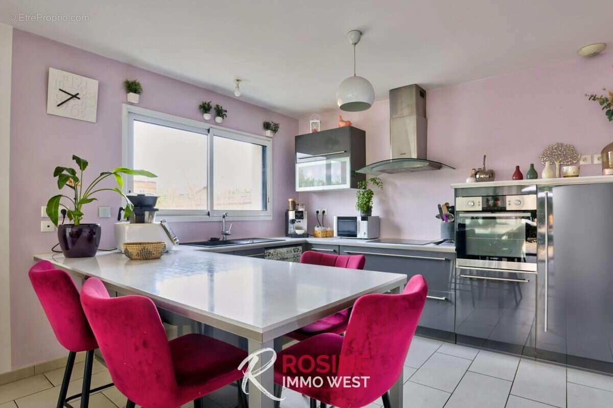 Maison 114 m² à Beaucouze  - photo 7