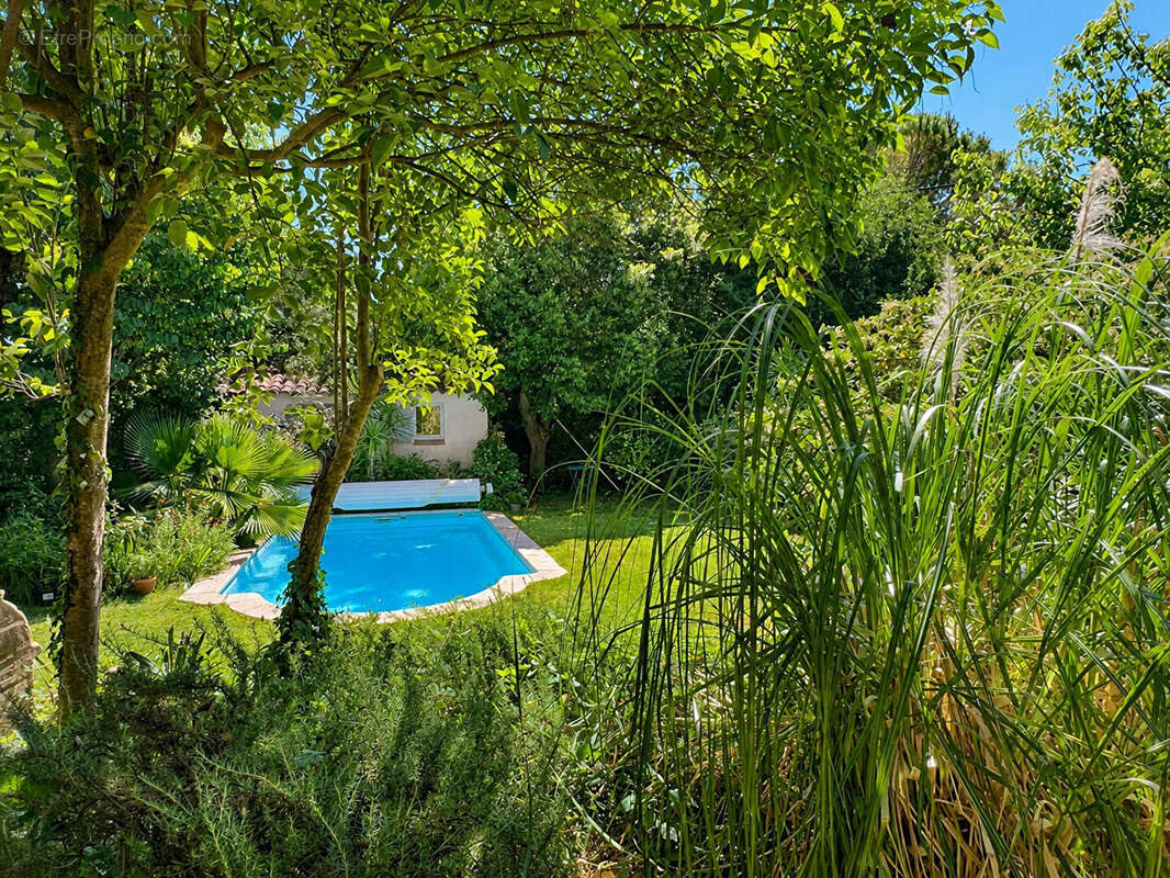 Vente terrain à Aubagne, parcelle de 560 m2 avec permis pour maison de plain-pied - photo 4