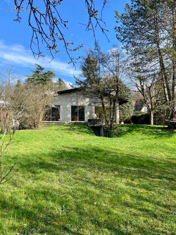 Maison à CHARBONNIERES-LES-BAINS
