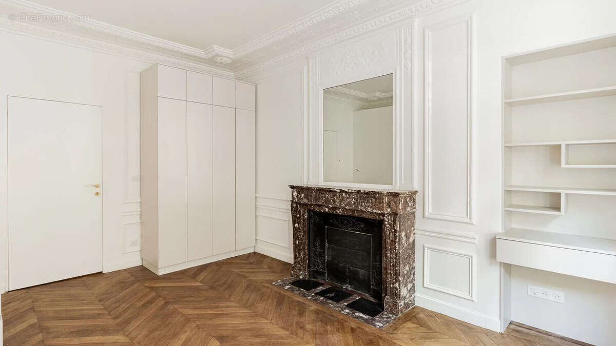 Appartement à PARIS-7E