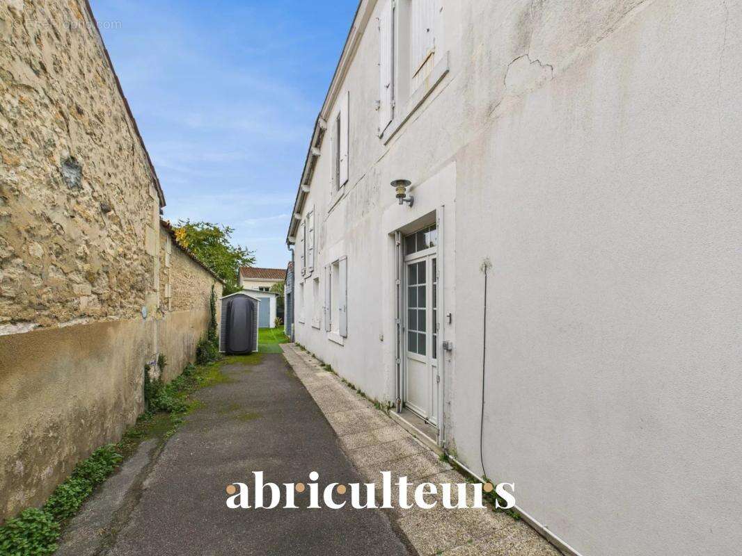Maison de ville en vente à Cognac dans le quartier Saint-Martin (16100) - photo 11