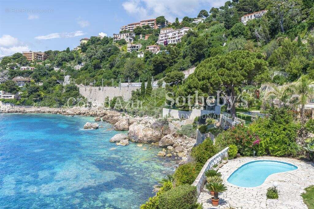 Superbe propriété de 2 maisons pieds dans l'eau à Cap d'Ail - Potentiel immense à saisir - photo 17
