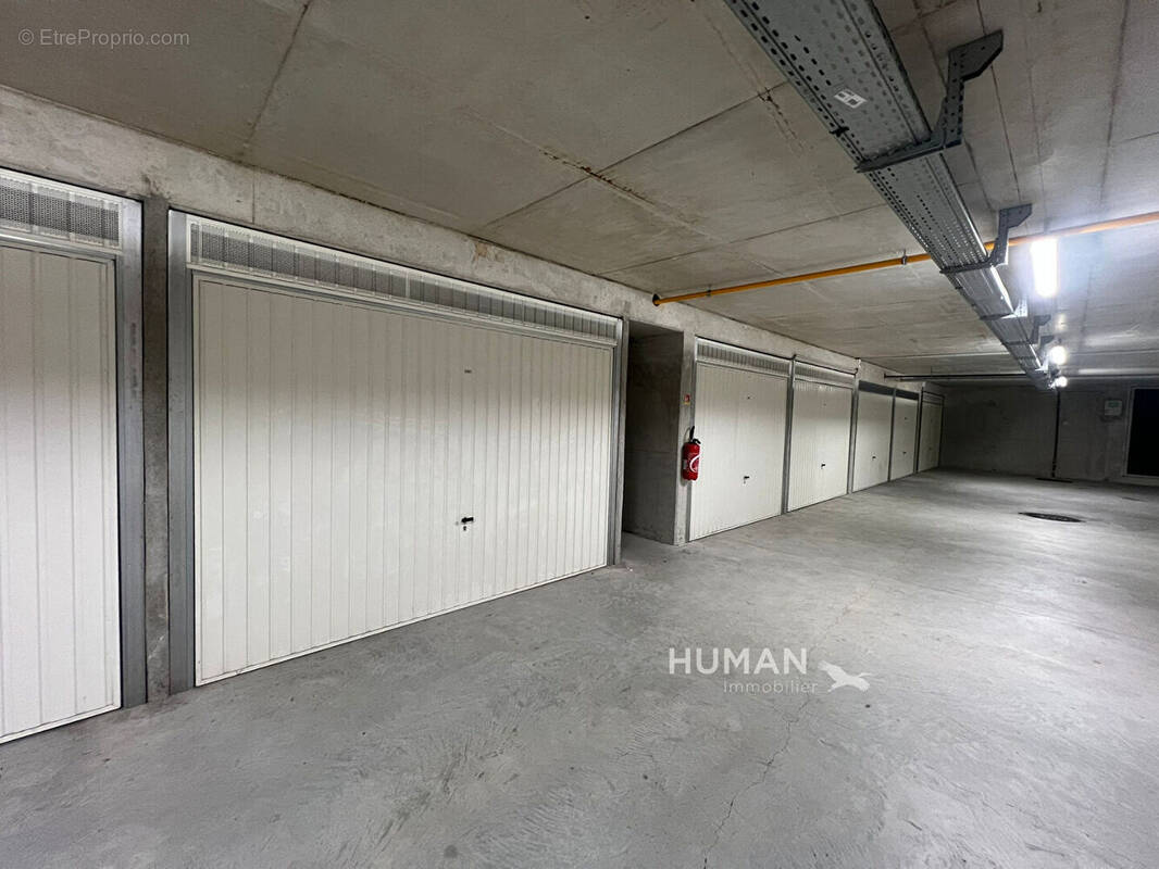 Parking à VILLENEUVE-LOUBET