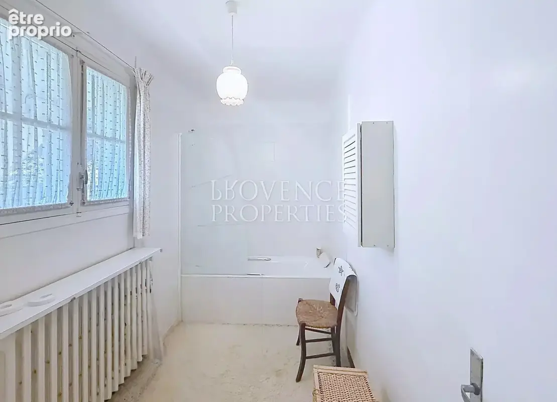 Correns – Charmante maison 3 chambres avec piscine,  en zone UC - photo 24