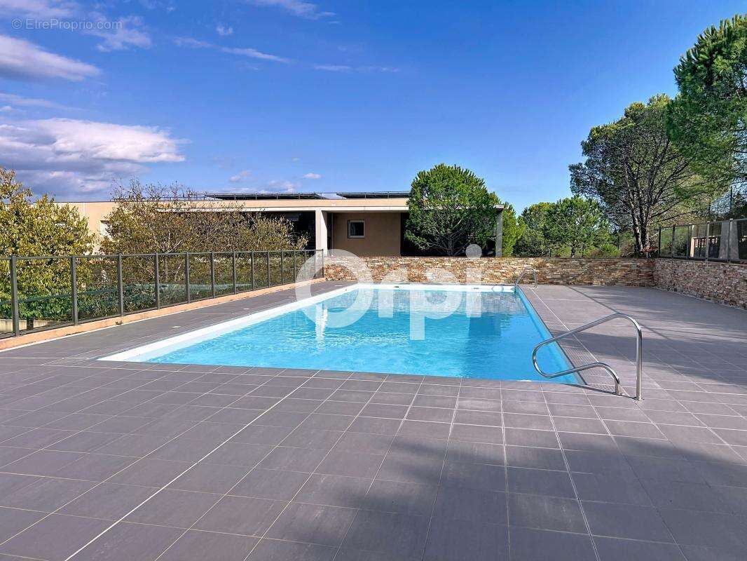 Appartement à ROQUEBRUNE-SUR-ARGENS