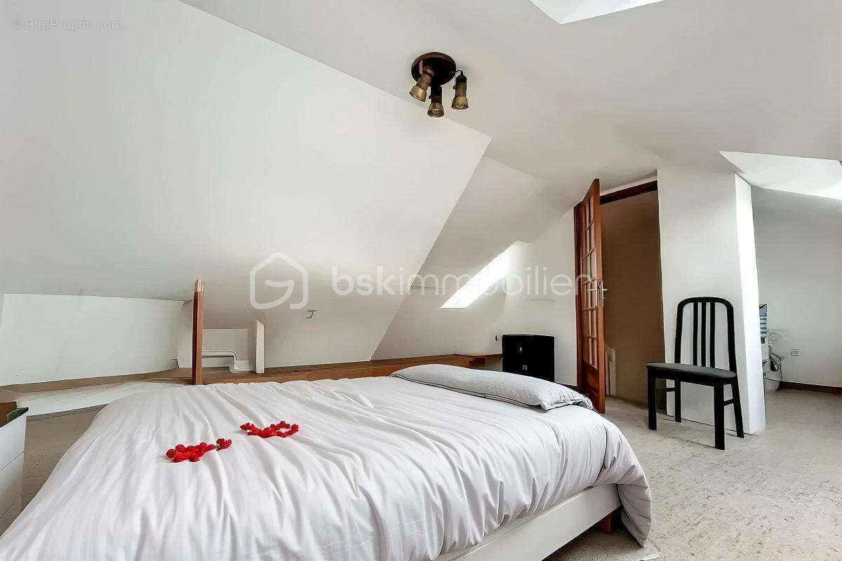 Maison à LES CLAYES-SOUS-BOIS