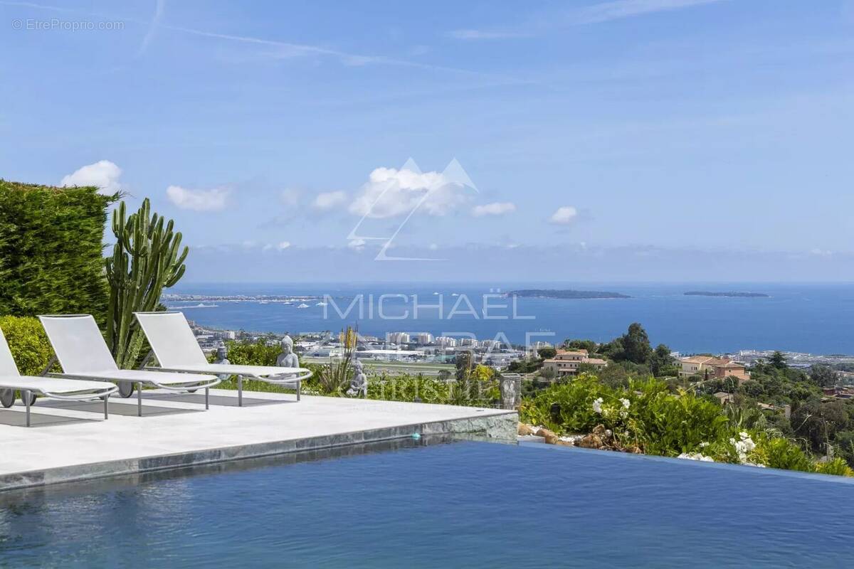 Maison à MANDELIEU-LA-NAPOULE