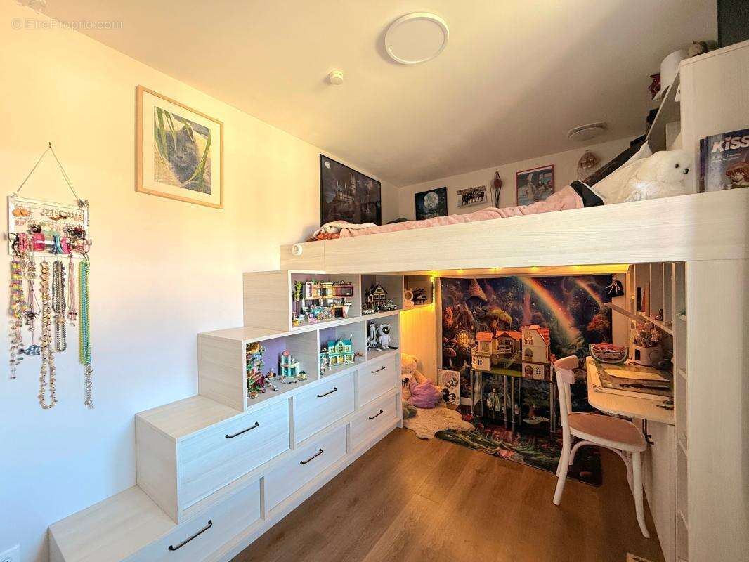 À vendre – Coup de cœur assuré! Authentique longère en pierre avec piscine – 143 m² – Terrain de 1 000 m² - photo 12
