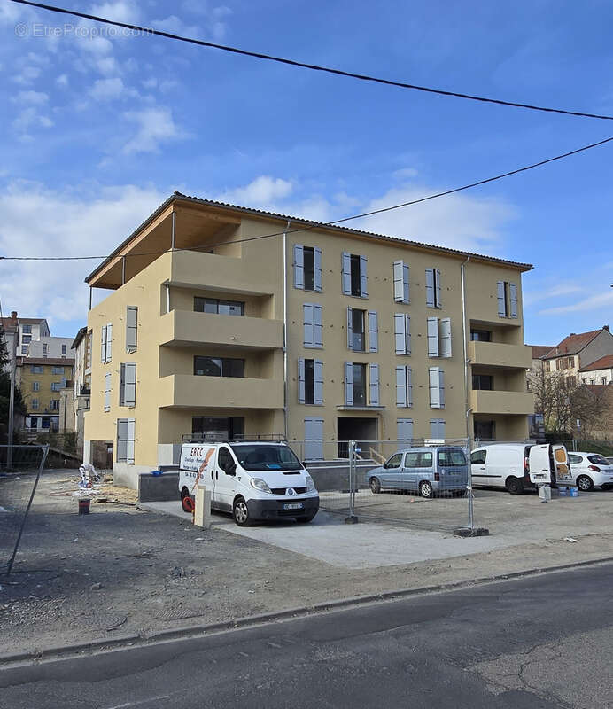 Appartement à L'ARBRESLE