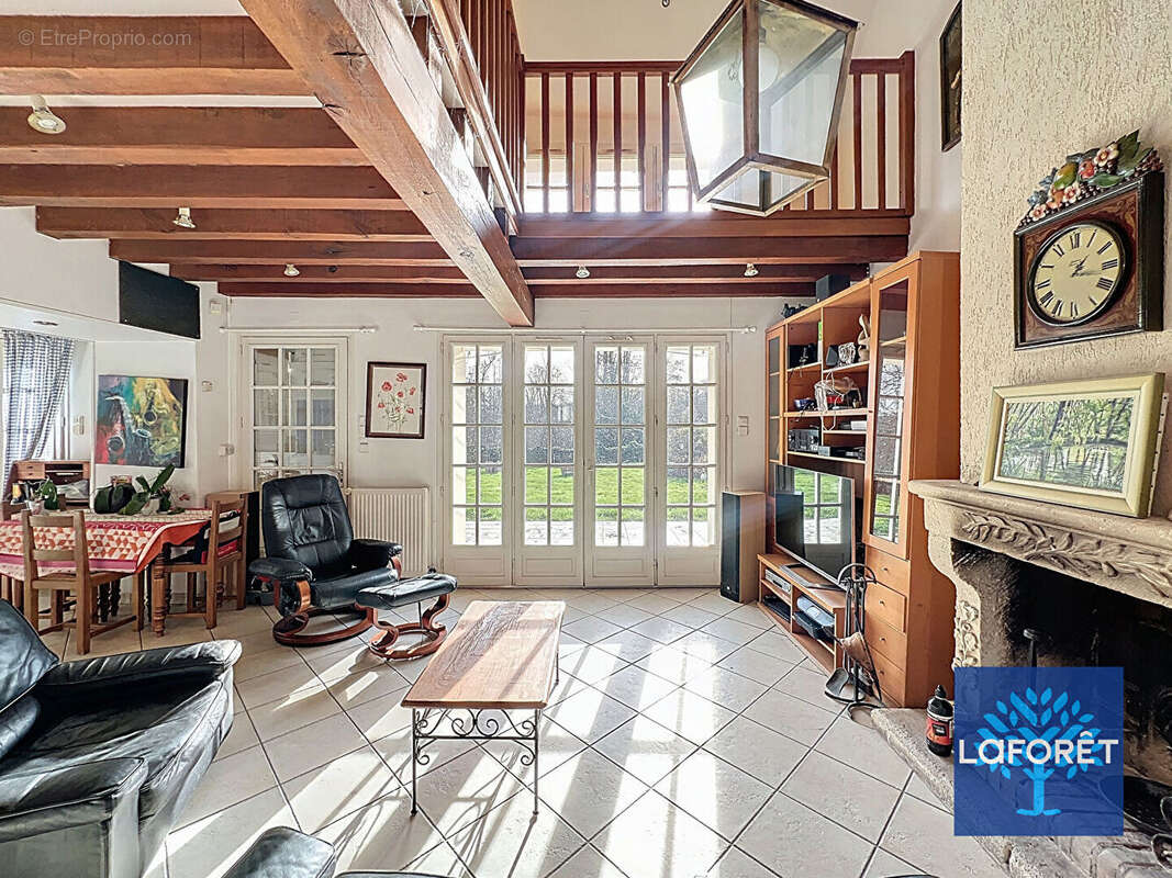 Maison à GUIGNEVILLE-SUR-ESSONNE