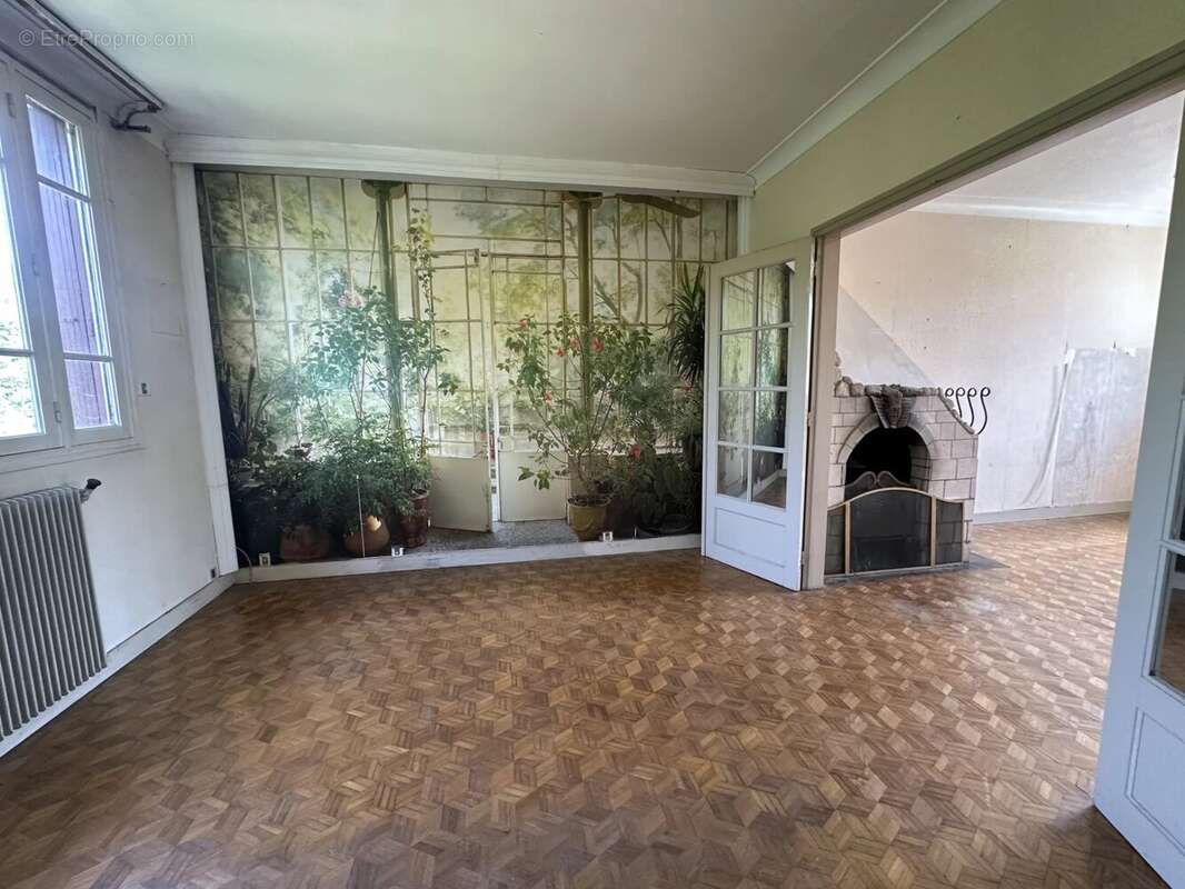 Maison à LE MESNIL-SAINT-DENIS