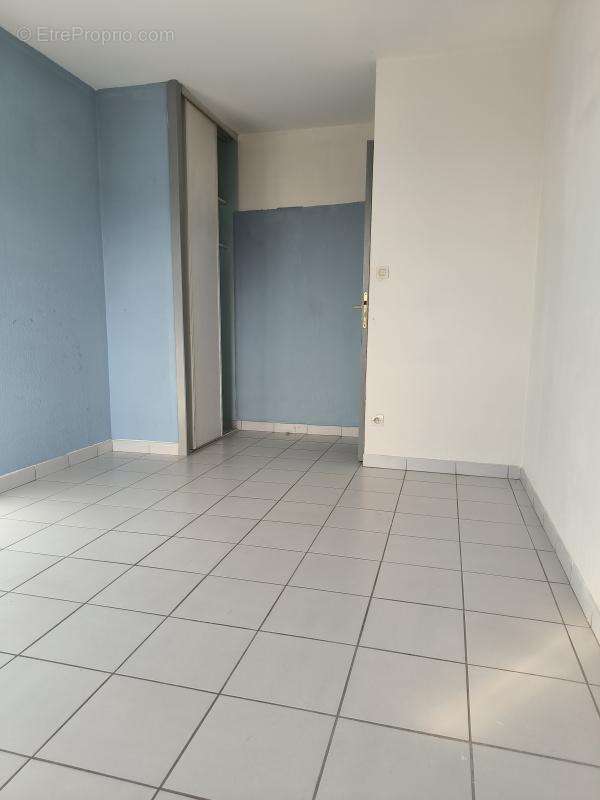 Appartement à SAINT-JEAN-DE-MUZOLS