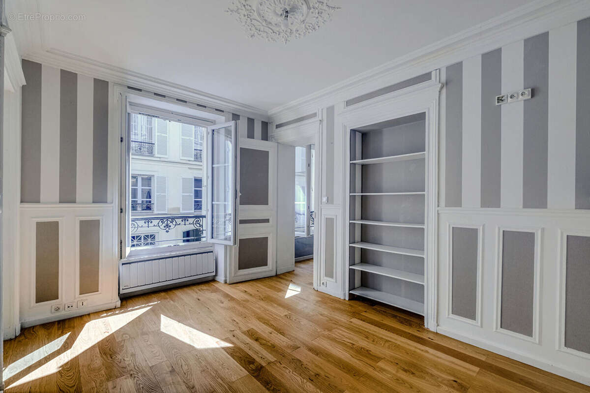 Appartement à PARIS-8E