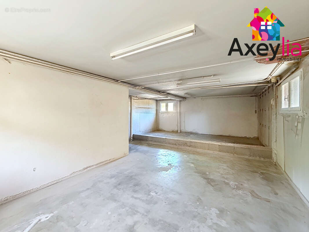 A vendre - pouilly-sous-charlieu - maison d'habitation avec 5 chambres, garage et terrain - photo 13