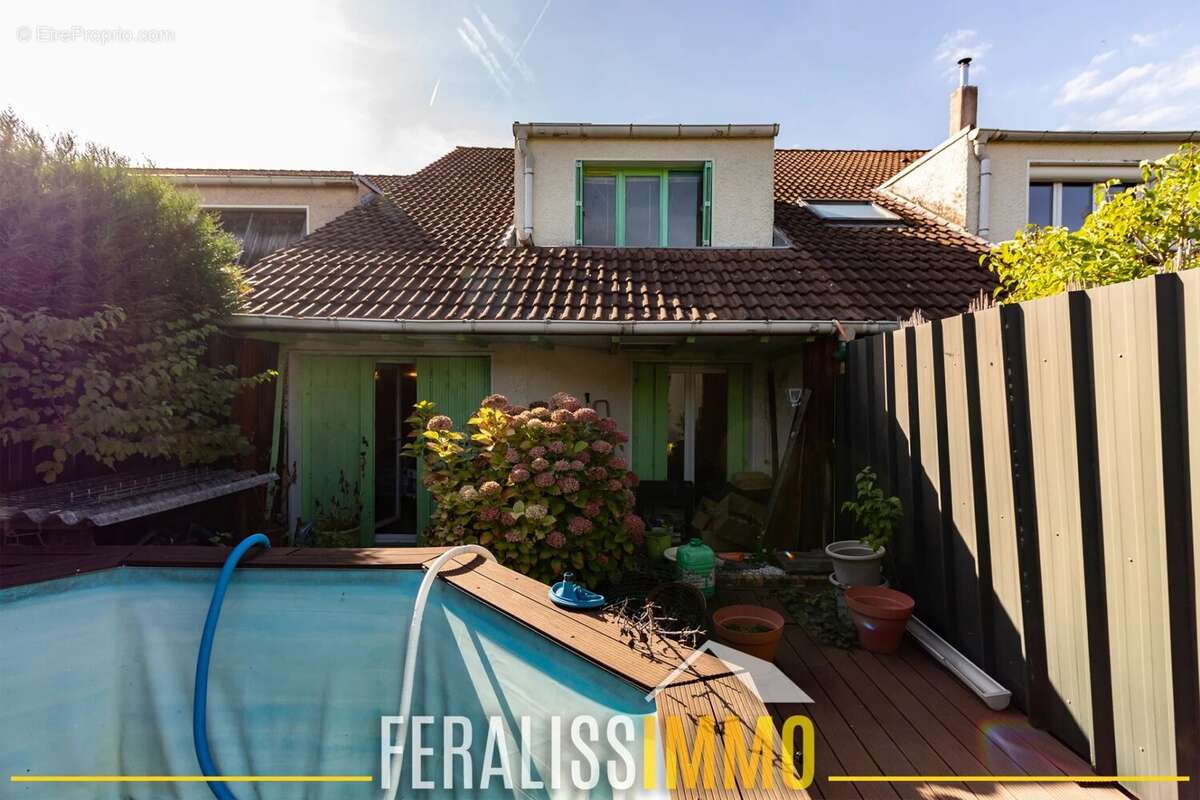 Maison à JOUY-LE-MOUTIER