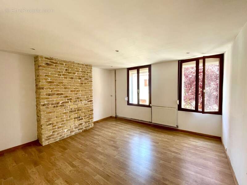 Maison à vendre 3 pièces CALAIS (62), 87m2 , 2 chambres ( possible trois),  cour , rue calme proche centre ville et autoroute - photo 3