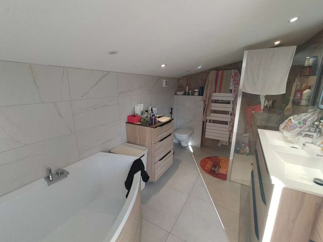 Appartement à TOURRETTES-SUR-LOUP