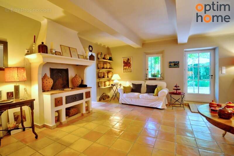 Aix-en-Provence - Superbe Mas Provençal T7 du 18ème Siècle de 275 m² entièrement rénové, sur 6000 m² de terrain, au calme et san - photo 16