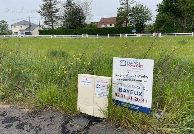 Terrain à BAYEUX