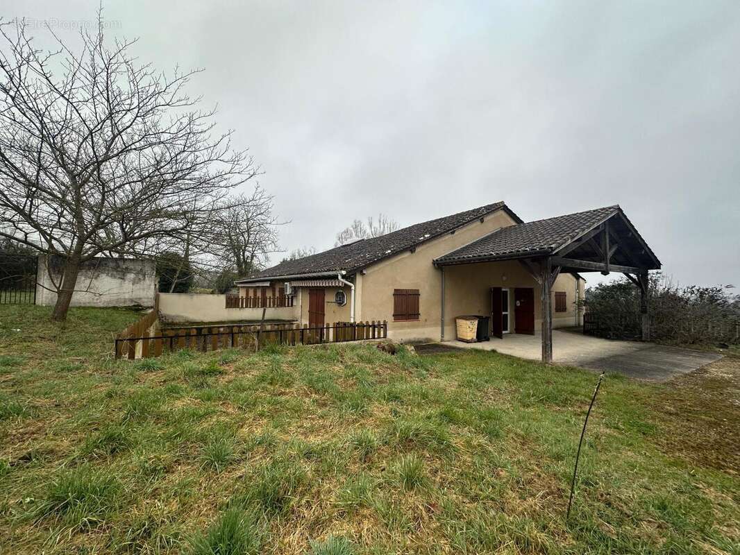 Maison 450 m² à Allez-Et-Cazeneuve  - photo 2