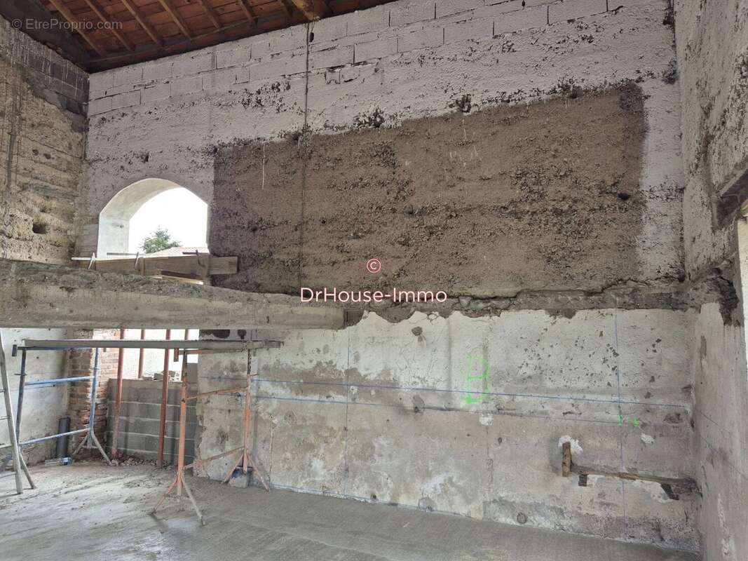 Appartement à VEAUCHE