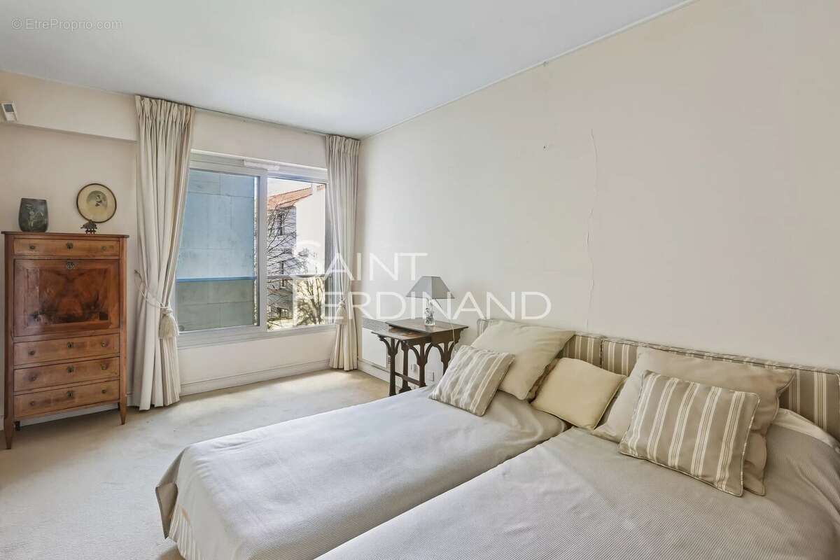 Appartement à NEUILLY-SUR-SEINE