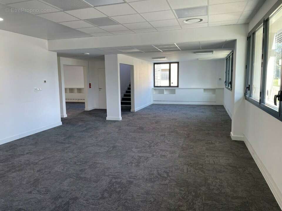 1824 m² à Venissieux  - photo 4