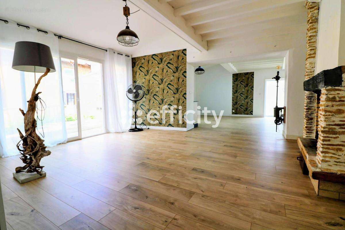 Maison 206 m² à Lozanne  - photo 11