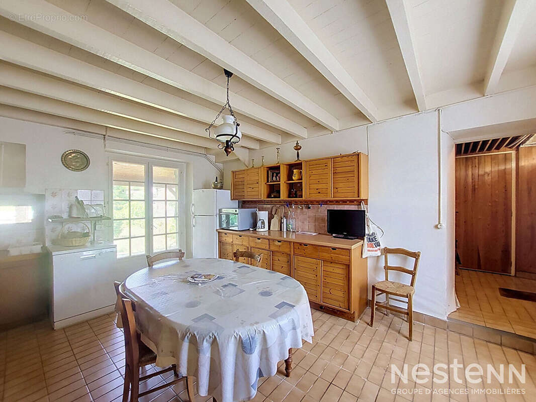 À Vendre Maison en pierre avec jardin, puits et dépendances au coeur du village de Saint-Puy - photo 7