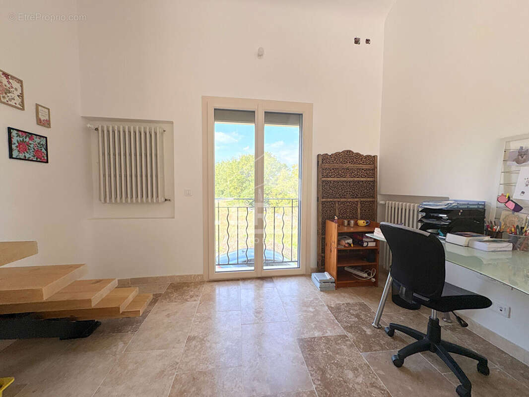 Maison à LA TOUR-D&#039;AIGUES