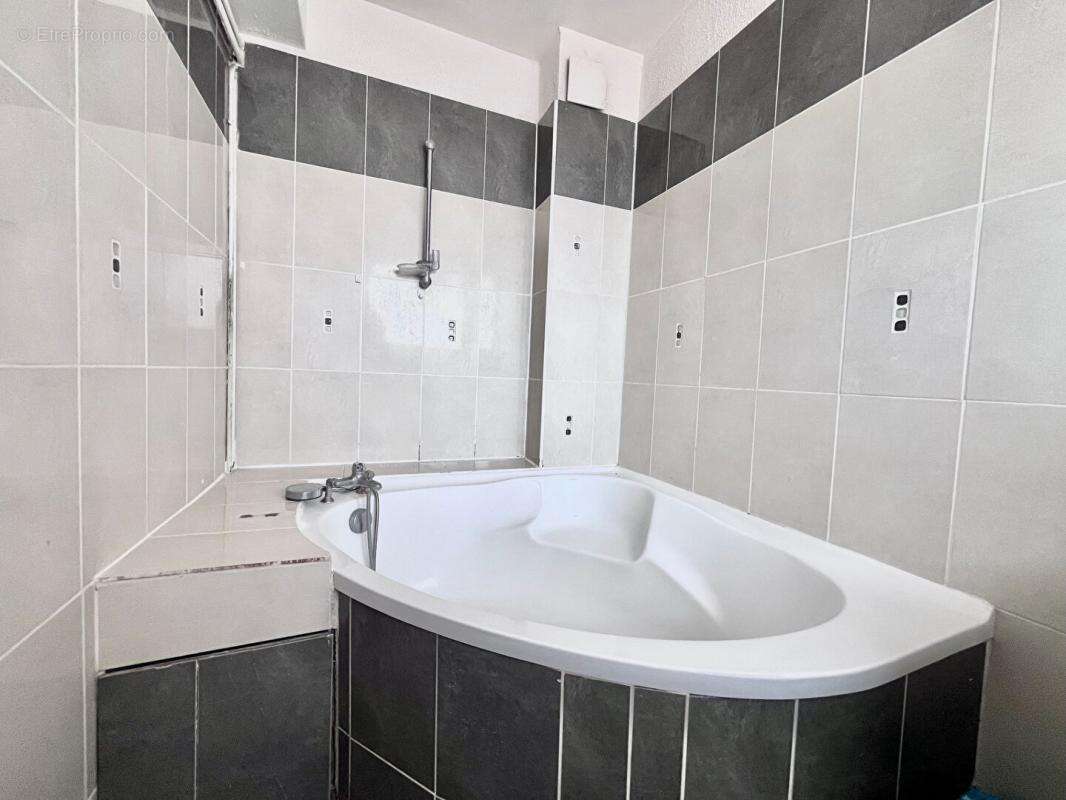 Magnifique appartement T3/T4 de 81 m2 au 4 ème sans ascenseur d'une petite copropriété aux faibles charges - photo 10
