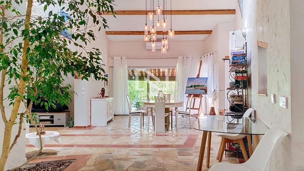 Maison à MONTAUROUX