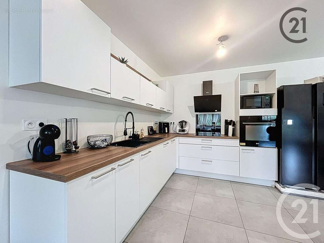 Maison à VILLENEUVE-SUR-YONNE