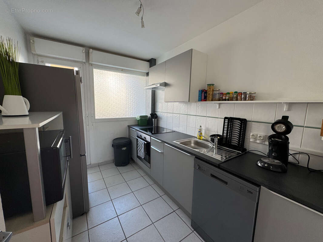 Appartement t3 - 61m2- avec cave et deux terrasses - photo 4