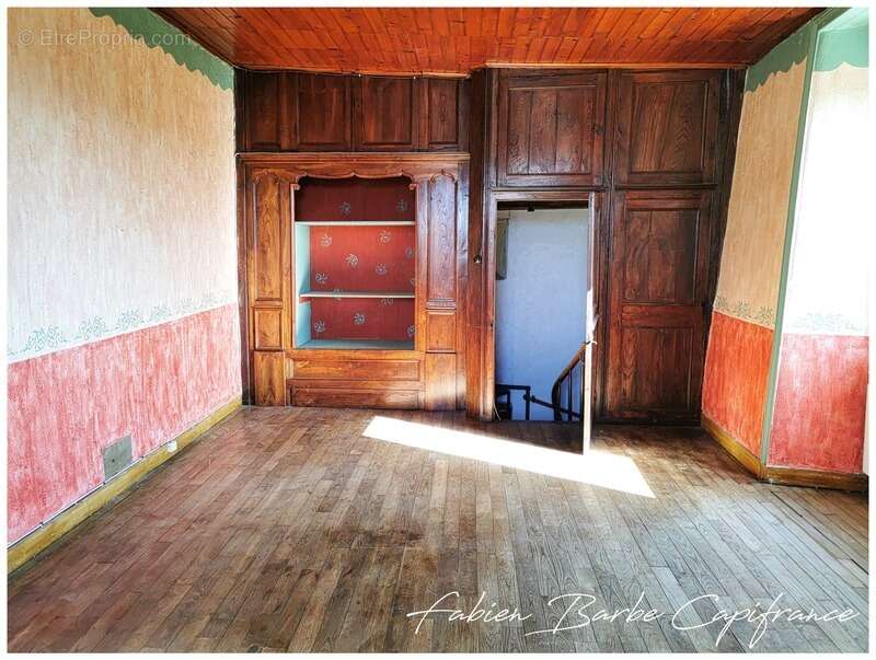 Maison à NEANT-SUR-YVEL