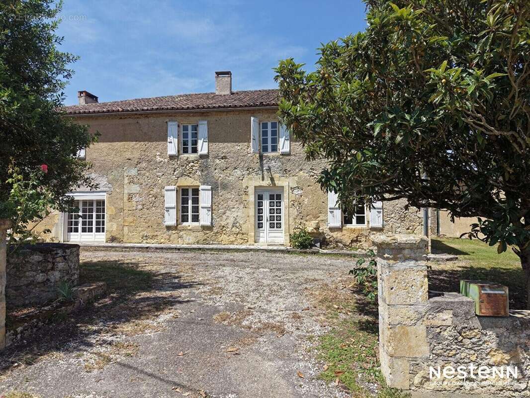A Vendre Bâtisse en pierre de 255 m² avec dépendance attenante sur terrain de plus de 3 200 m² - photo 15