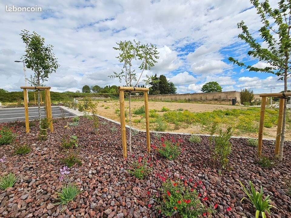 Terrain à POUZOLLES