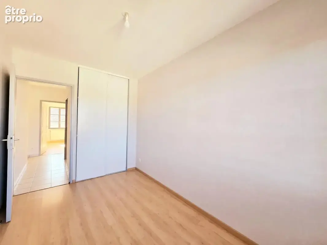 T4 avec balcon et parking privée - photo 7