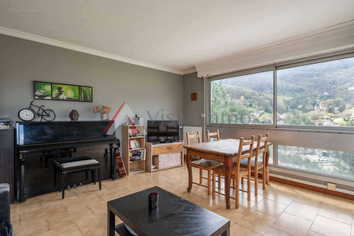 Appartement à SEYSSINET-PARISET