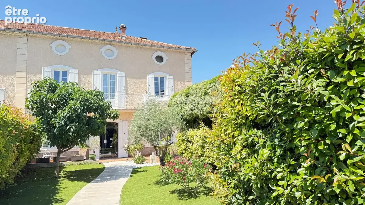 Exclusivité - Maison de maître - Espace et potentiel - photo 3