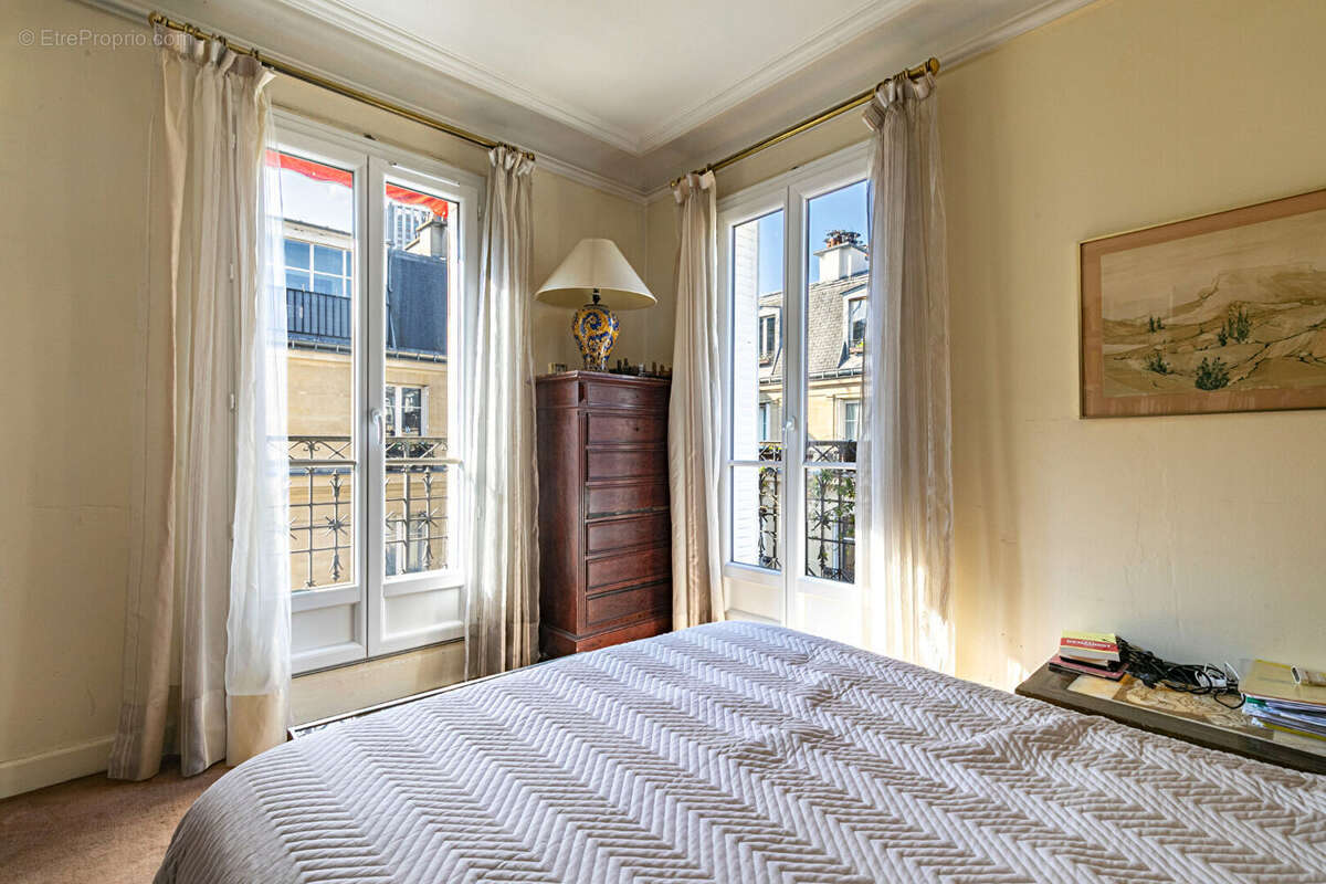 Appartement à PARIS-17E